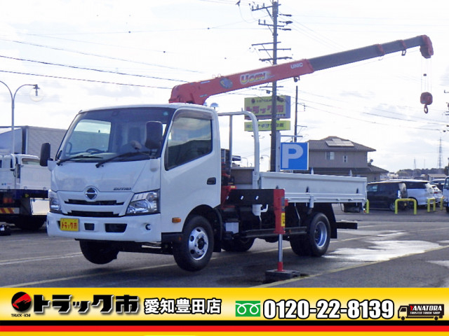 日野 デュトロ 小型 平ボディ（クレーン付） TKG-XZU712M(99845) 1枚目