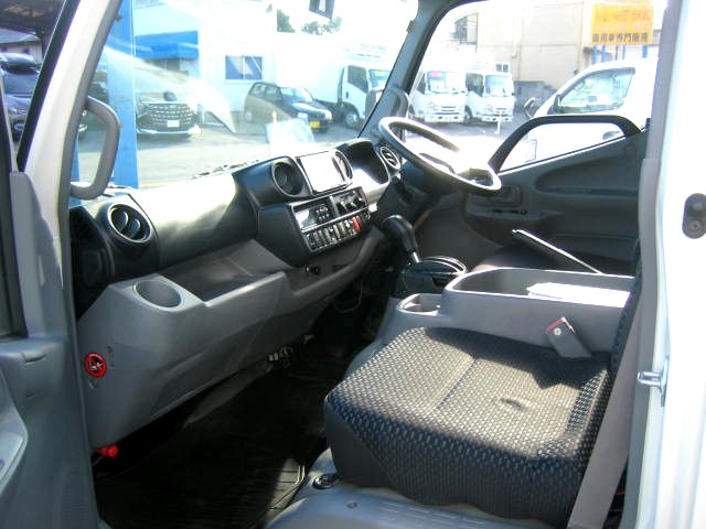 日野 デュトロ 小型 冷蔵冷凍バン 2RG-XZC605M(99896) 27枚目