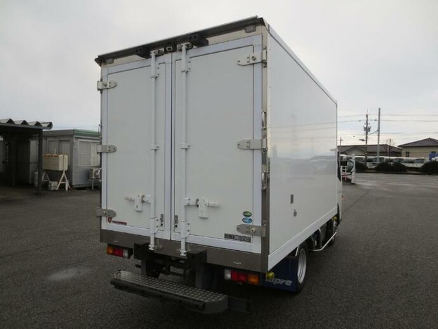 三菱ふそう キャンター 小型 冷蔵冷凍バン 2RG-FBA20(8589) 3枚目