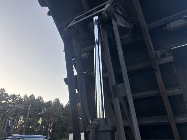 いすゞ ギガ 大型 土砂ダンプ QPG-CYM77BM(99999) 16枚目