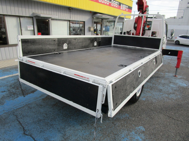 いすゞ エルフ 小型 平ボディ（クレーン付） TPG-NKR85AR(100002) 2枚目