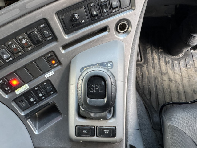 Nissan UD quon Large Wing body QKG-CG5ZE(100006) 38枚目