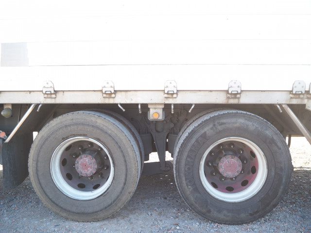 UDトラックス（日産） クオン 大型 平ボディ QKG-CW5ZA(100043) 16枚目