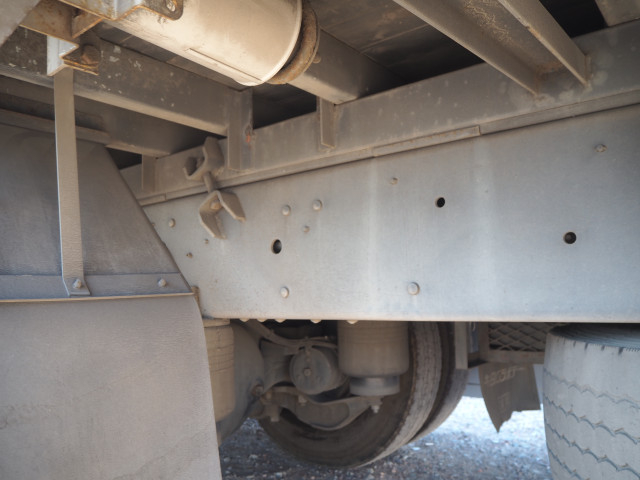 UDトラックス（日産） クオン 大型 平ボディ QKG-CW5ZA(100043) 27枚目