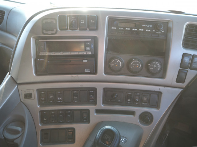 UDトラックス（日産） クオン 大型 平ボディ QKG-CW5ZA(100043) 48枚目