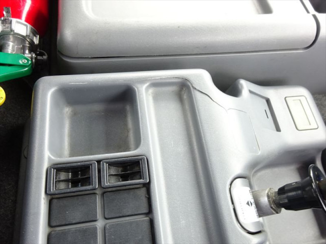 いすゞ フォワード 増トン 平ボディ（クレーン付） LKG-FTR90T2(100052) 32枚目