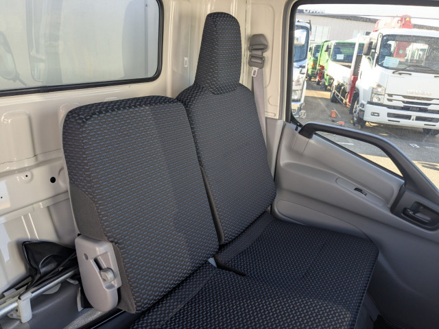 日野 レンジャー 小型 冷蔵冷凍バン 2RG-XZU710M(100068) 30枚目