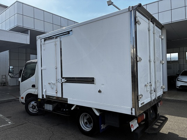 日野 デュトロ 小型 冷蔵冷凍バン 2RG-XZC605M(100073) 6枚目