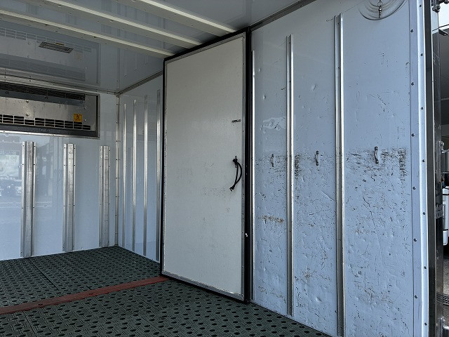 日野 デュトロ 小型 冷蔵冷凍バン 2RG-XZC605M(100073) 16枚目