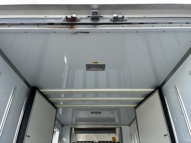 日野 デュトロ 小型 冷蔵冷凍バン 2RG-XZC605M(100073) 18枚目
