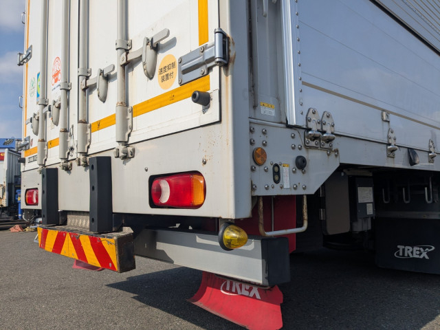 UDトラックス（日産） クオン 大型 ウィング 2PG-CG5CA(100074) 7枚目