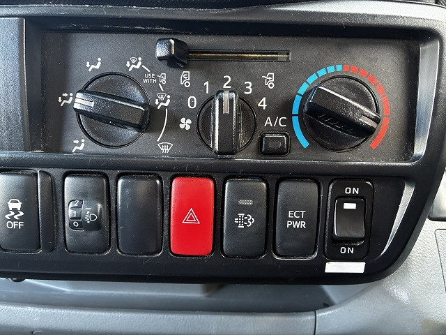 日野 デュトロ 小型 冷蔵冷凍バン 2RG-XZC605M(100073) 38枚目