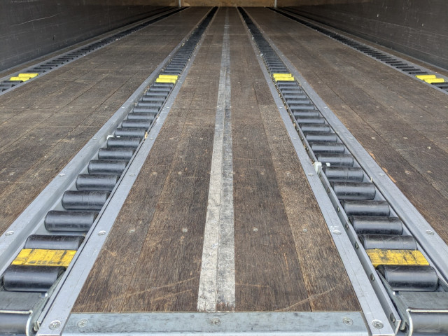 UDトラックス（日産） クオン 大型 ウィング 2PG-CG5CA(100074) 14枚目