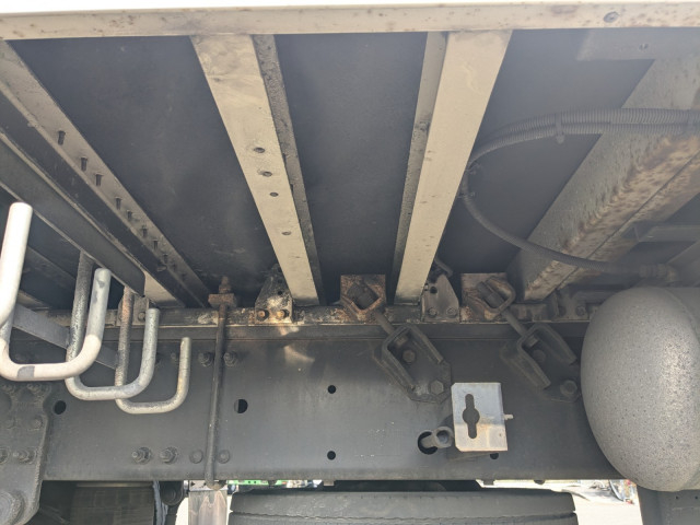 UDトラックス（日産） クオン 大型 ウィング 2PG-CG5CA(100074) 24枚目