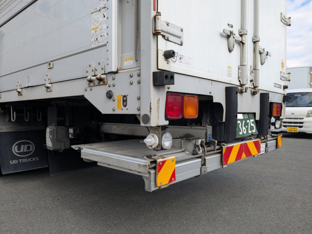 UDトラックス（日産） クオン 大型 ウィング QPG-CD5ZA(100081) 6枚目