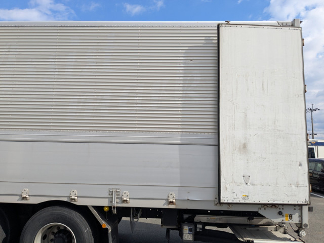 UDトラックス（日産） クオン 大型 ウィング QPG-CD5ZA(100081) 10枚目