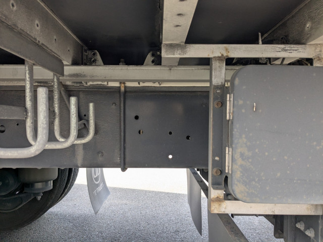 UDトラックス（日産） クオン 大型 ウィング QPG-CD5ZA(100081) 11枚目