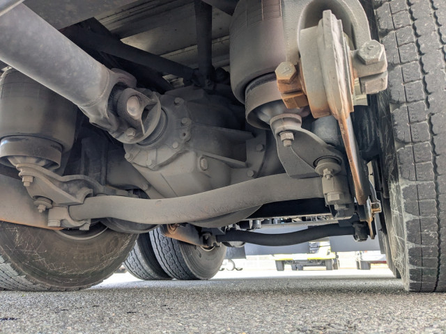 UDトラックス（日産） クオン 大型 ウィング QPG-CD5ZA(100081) 13枚目