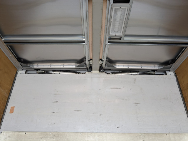 UDトラックス（日産） クオン 大型 ウィング QPG-CD5ZA(100081) 24枚目