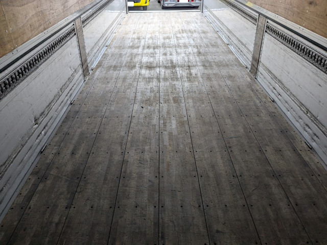 UDトラックス（日産） クオン 大型 ウィング QPG-CD5ZA(100081) 25枚目