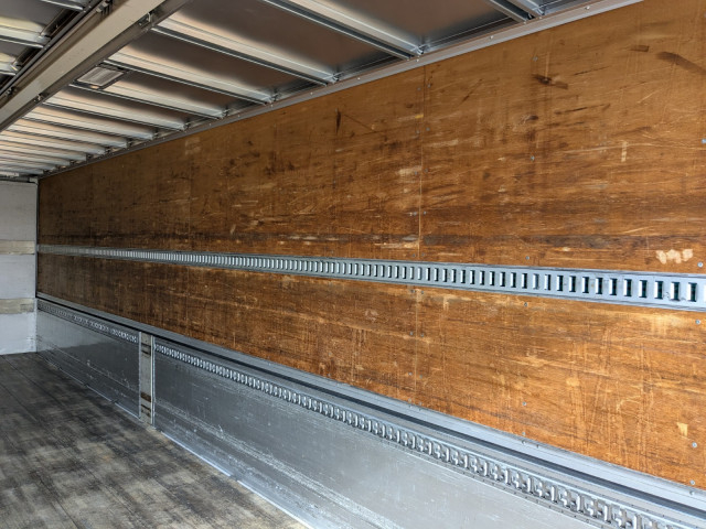 UDトラックス（日産） クオン 大型 ウィング QPG-CD5ZA(100081) 26枚目