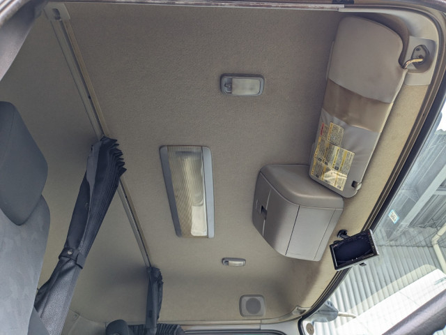 UDトラックス（日産） クオン 大型 ウィング QPG-CD5ZA(100081) 38枚目