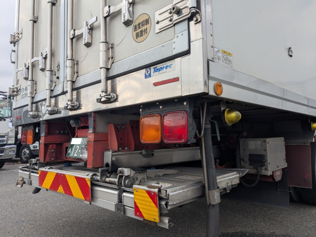 いすゞ フォワード 中型 冷蔵冷凍バン TKG-FRR90T2(100085) 8枚目