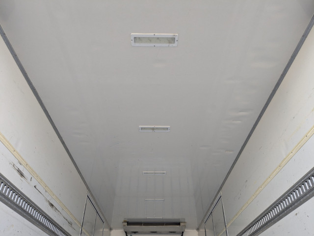 いすゞ フォワード 中型 冷蔵冷凍バン TKG-FRR90T2(100085) 17枚目