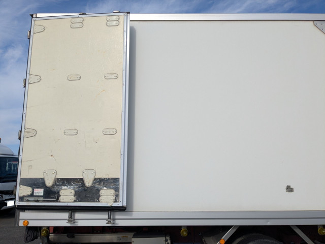 いすゞ フォワード 中型 冷蔵冷凍バン TKG-FRR90T2(100085) 29枚目
