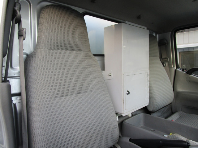 日野 デュトロ 小型 バン TKG-XZC605M(100086) 35枚目