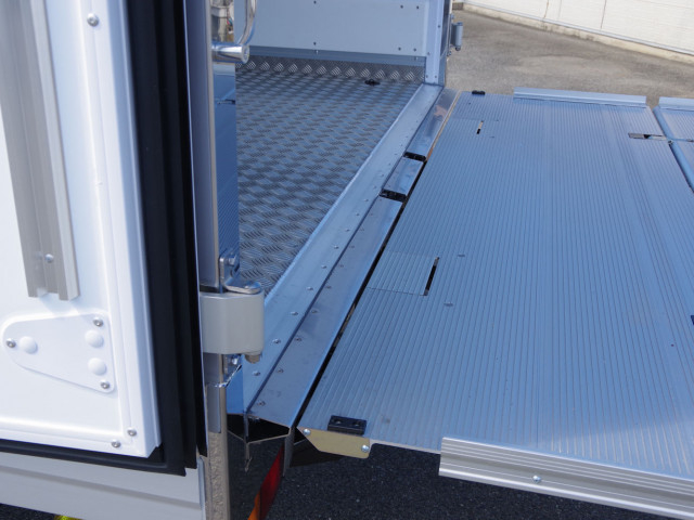 三菱ふそう ファイター 中型 冷蔵冷凍バン 2KG-FK65F(100089) 14枚目