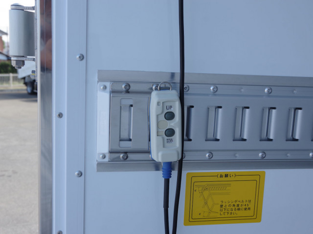 三菱ふそう ファイター 中型 冷蔵冷凍バン 2KG-FK65F(100089) 15枚目