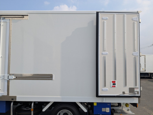 Mitsubishi Fuso canter Small Freezer box_body 2RG-FEB50(100094) 10枚目