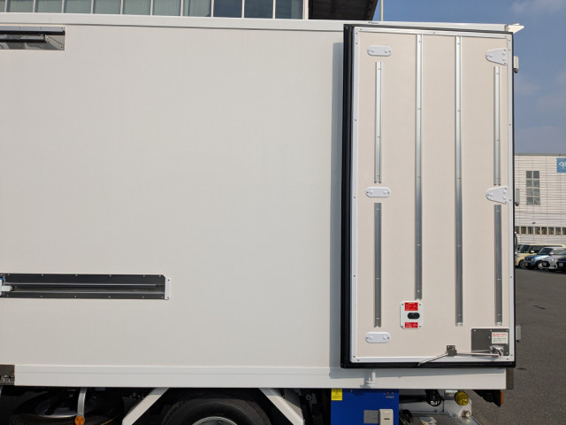三菱ふそう キャンター 小型 冷蔵冷凍バン 2RG-FEB50(100097) 10枚目