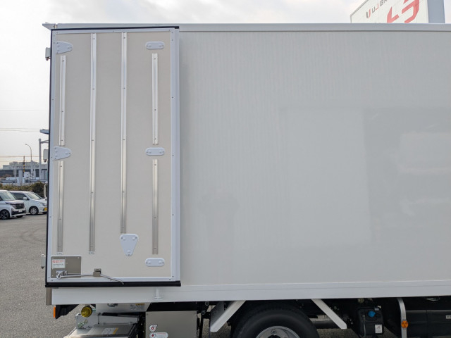 三菱ふそう キャンター 小型 冷蔵冷凍バン 2RG-FEB50(100097) 17枚目