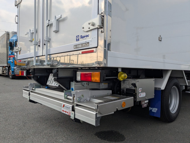 三菱ふそう キャンター 小型 冷蔵冷凍バン 2RG-FEB50(100099) 7枚目