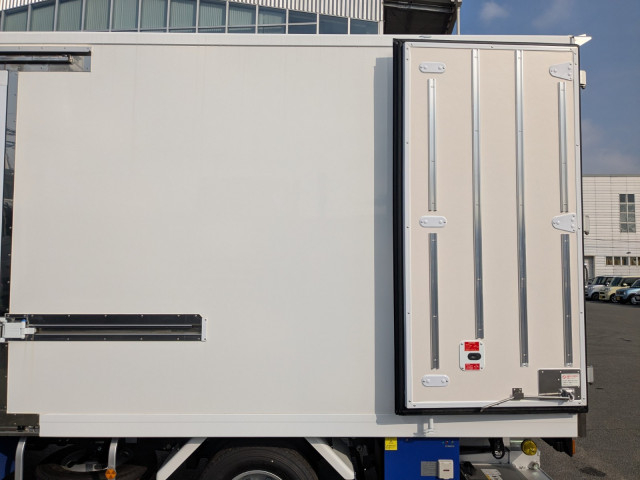 三菱ふそう キャンター 小型 冷蔵冷凍バン 2RG-FEB50(100099) 10枚目