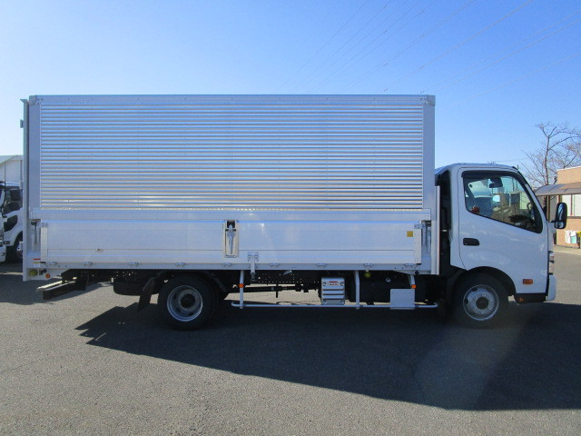 日野 デュトロ 小型 ウィング 2KG-XZU722M(100114) 6枚目