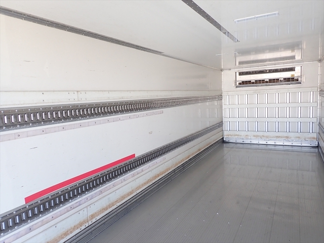 いすゞ フォワード 増トン 冷蔵冷凍バン 2PG-FTR90V2(100142) 9枚目