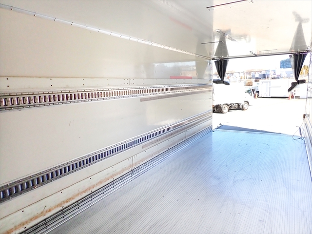 いすゞ フォワード 増トン 冷蔵冷凍バン 2PG-FTR90V2(100142) 10枚目