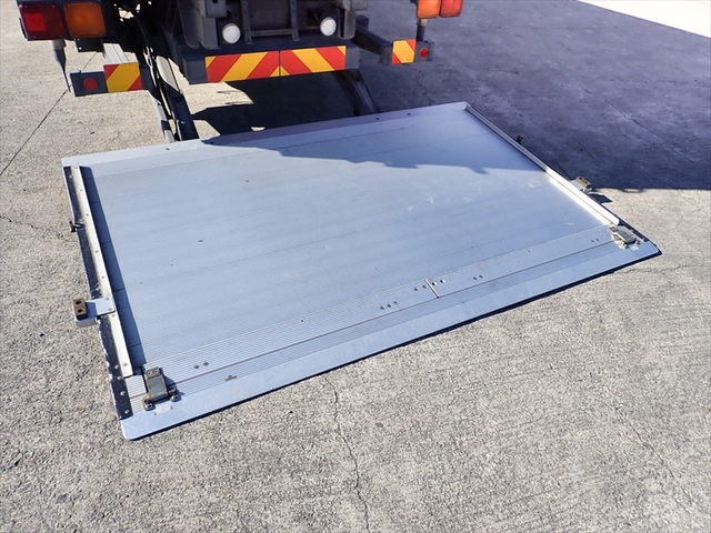 いすゞ フォワード 増トン 冷蔵冷凍バン 2PG-FTR90V2(100142) 6枚目