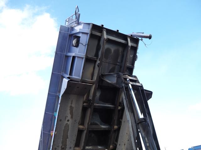 UDトラックス（日産） クオン 大型 土砂ダンプ *********(100229) 28枚目