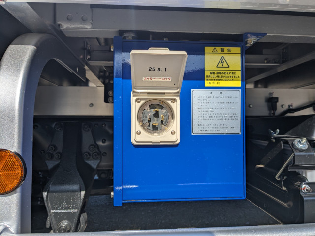 三菱ふそう ファイター 中型 冷蔵冷凍バン 2KG-FK65F(100232) 38枚目