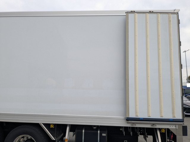 日野 プロフィア 大型 冷蔵冷凍バン 2DG-FR1AHB(100237) 10枚目