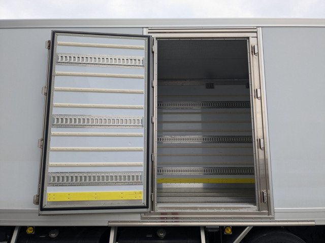 日野 プロフィア 大型 冷蔵冷凍バン 2DG-FR1AHB(100237) 16枚目