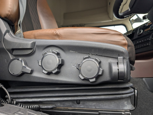 日野 プロフィア 大型 冷蔵冷凍バン 2DG-FR1AHB(100237) 41枚目