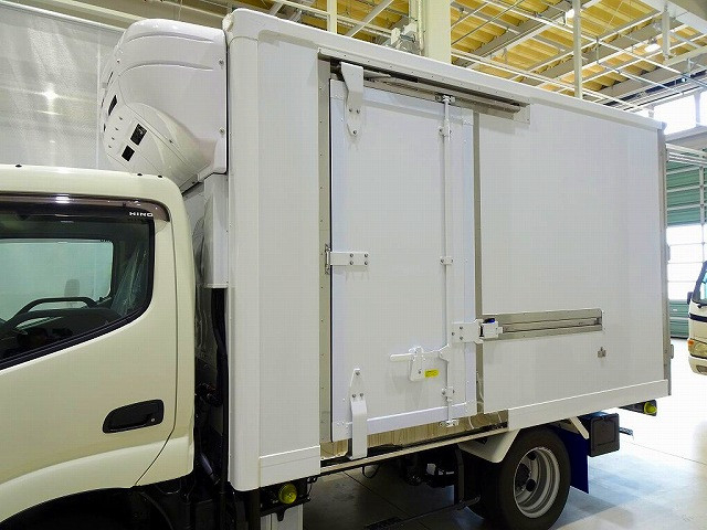 日野 デュトロ 小型 冷蔵冷凍バン 2KG-XZU605M(100248) 30枚目