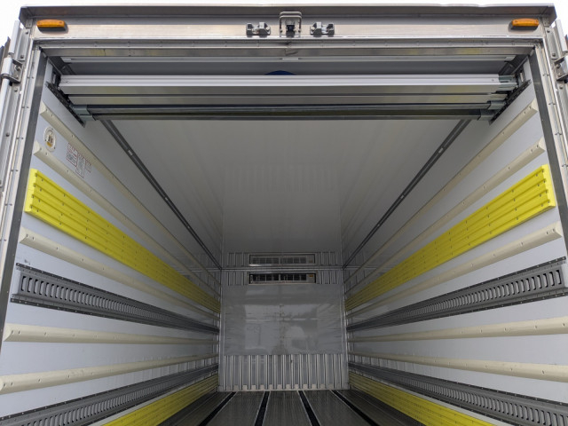 いすゞ フォワード 増トン 冷蔵冷凍バン 2PG-FTR90V4(100249) 17枚目