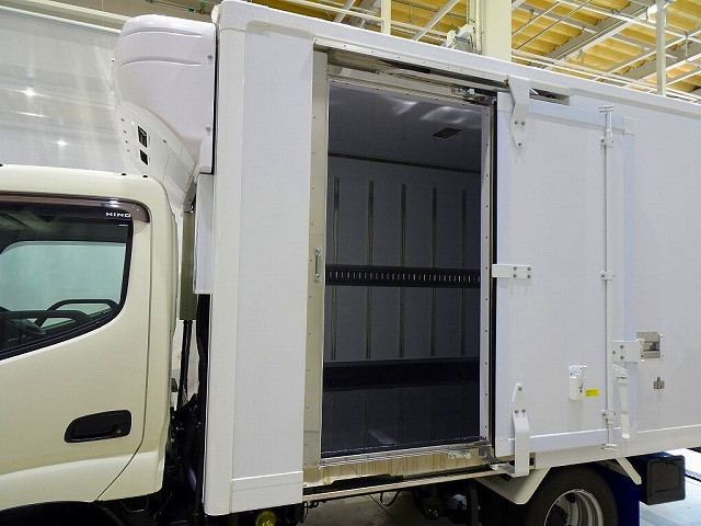 日野 デュトロ 小型 冷蔵冷凍バン 2KG-XZU605M(100248) 31枚目