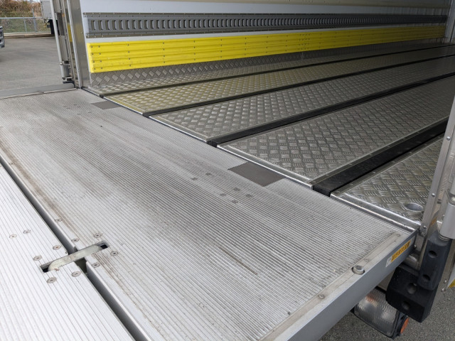 いすゞ フォワード 増トン 冷蔵冷凍バン 2PG-FTR90V4(100249) 28枚目